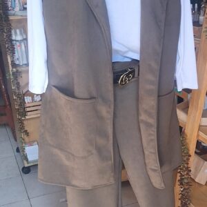 PANTALON Y CHALECO TIPO GABARDINA